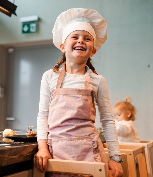 Lernturm als Lernplatz: Warum Kinder auf Augenhöhe besser konzentriert sind