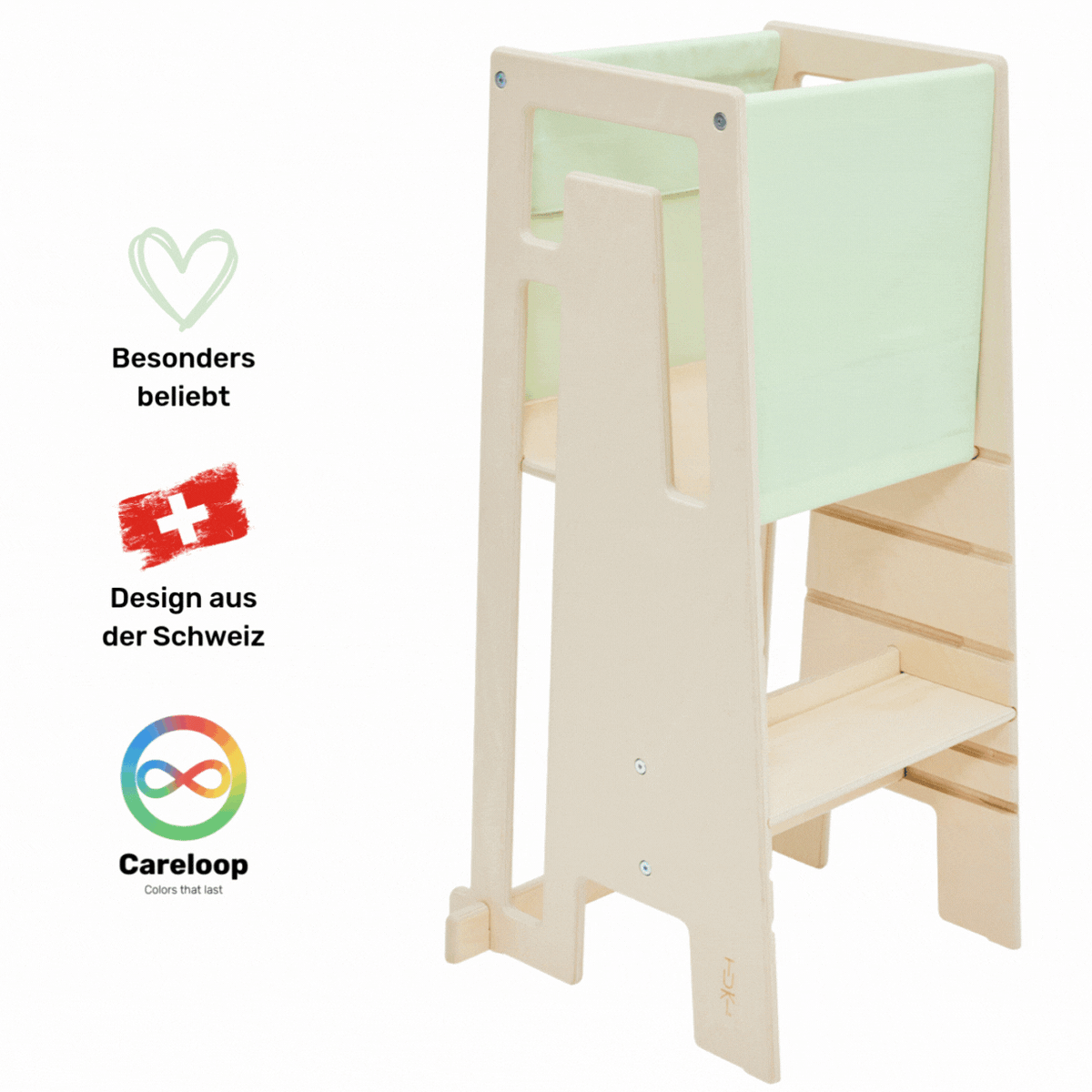 Enfant joue avec le tissu de démarrage Tuki sur la tour d'apprentissage